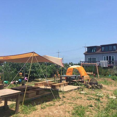 ג'גו Warang Guesthouse מראה חיצוני תמונה