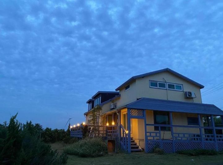 ג'גו Warang Guesthouse מראה חיצוני תמונה