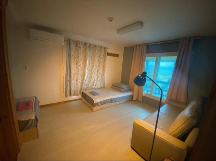 ג'גו Warang Guesthouse מראה חיצוני תמונה