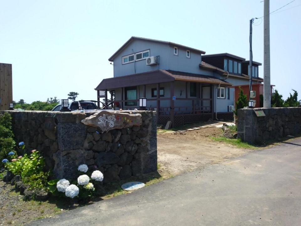 ג'גו Warang Guesthouse מראה חיצוני תמונה