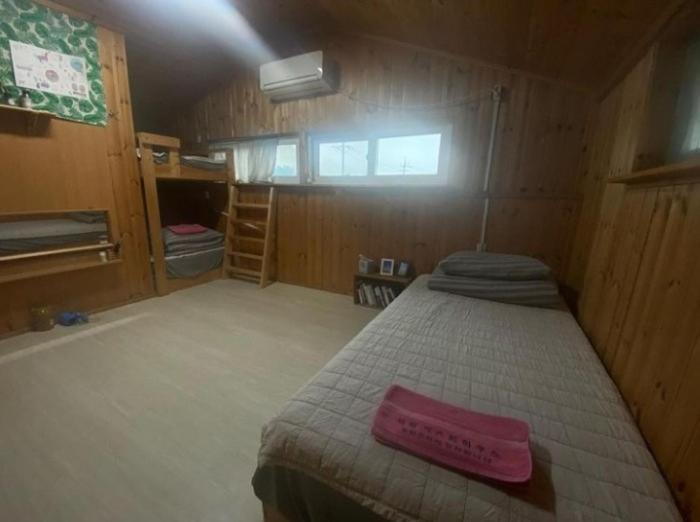 ג'גו Warang Guesthouse מראה חיצוני תמונה